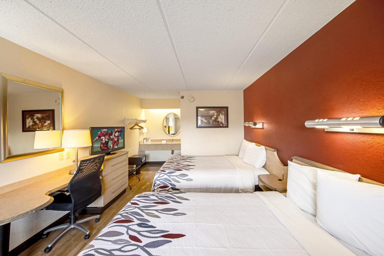 Red Roof Inn Greensboro Coliseum Bagian luar foto